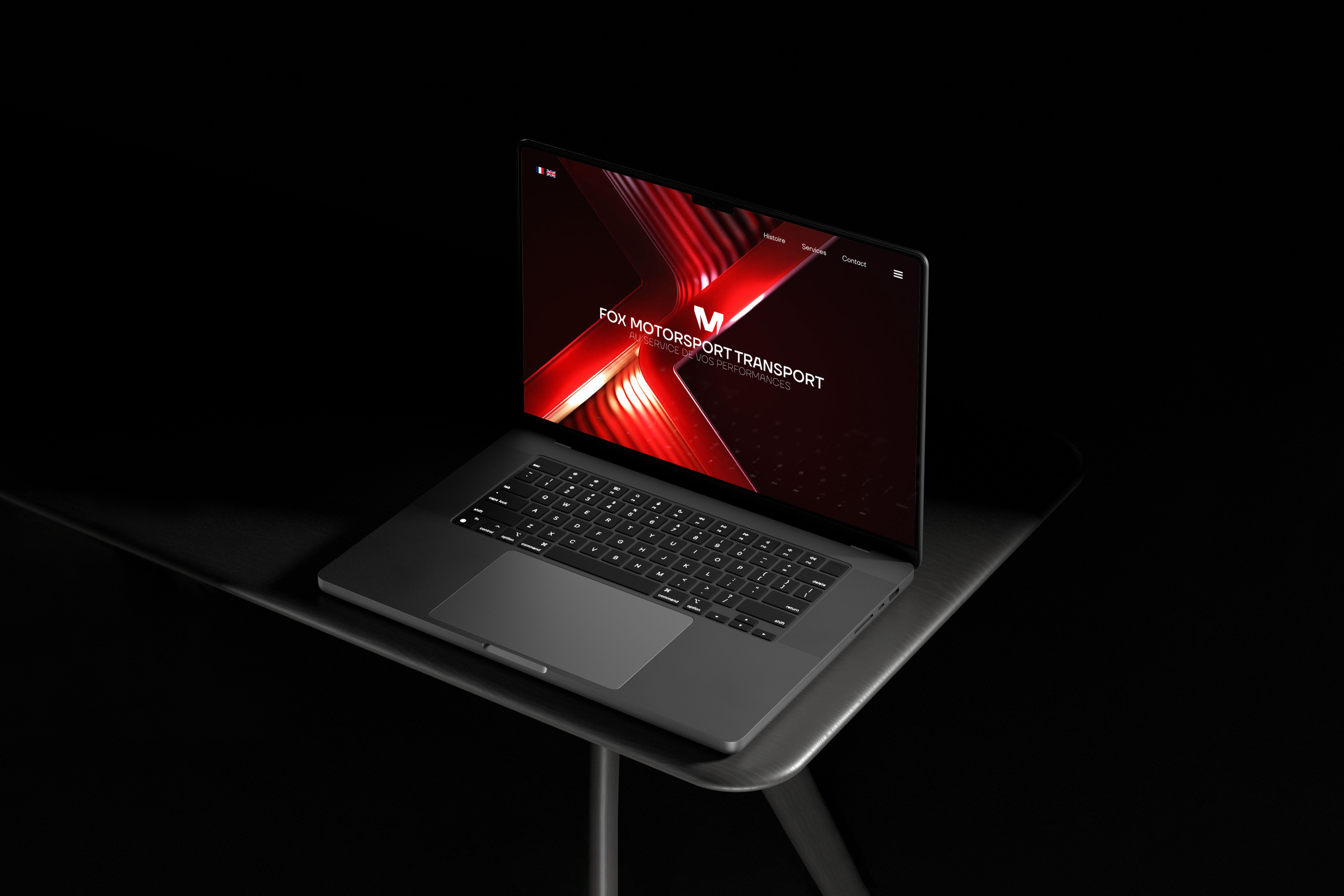 Site web haut de gamme aux couleurs rouge et noir pour Fox Motorsport Transport, un transporteur de véhicules de prestige.