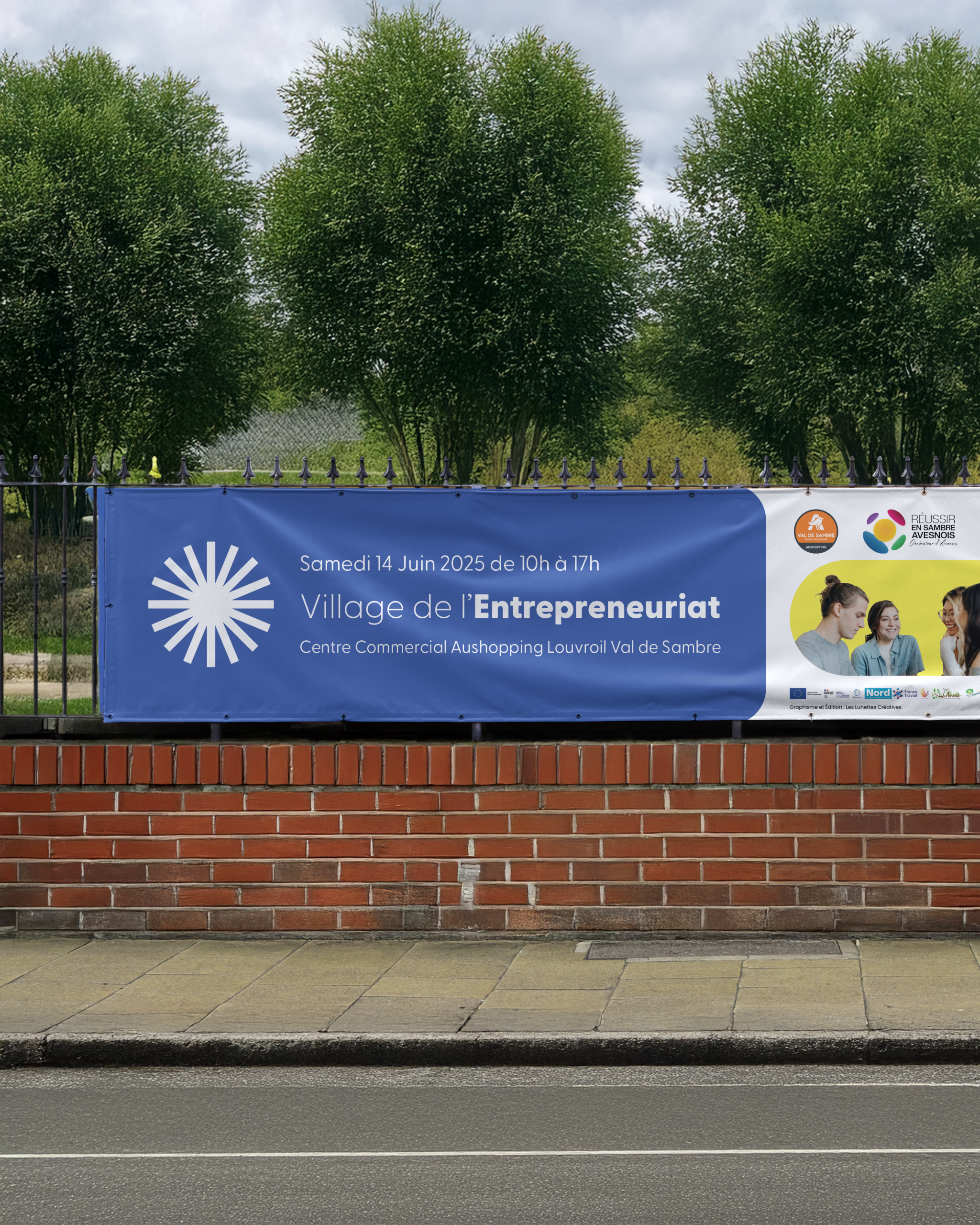 Site web haut de gamme aux couleurs rouge et noir pour Fox Motorsport Transport, un transporteur de véhicules de prestige.